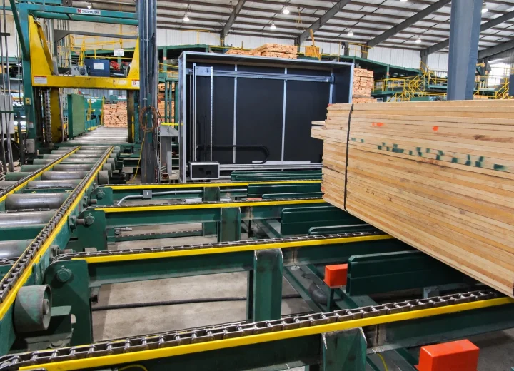 Lumber bundle approaching a VisionTallyHD scanner on an operating chain-feed line
